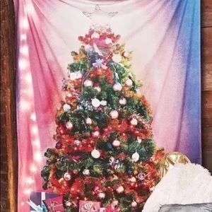 URBAN OUTFITTERS CHRISTMAS TREE TAPESTRY 56" X 84"